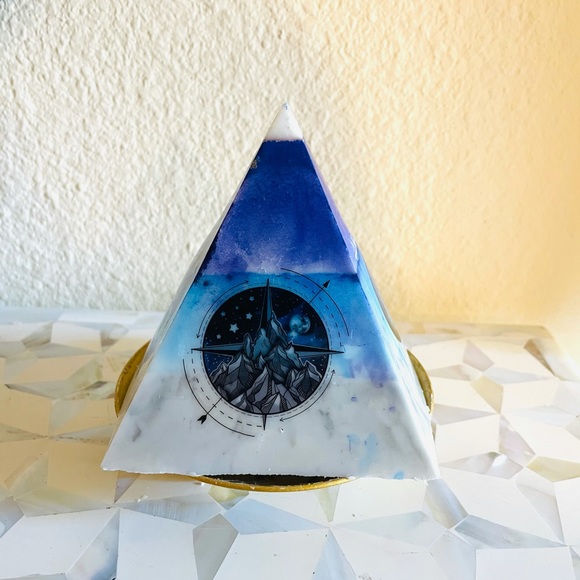 NWT Mountain Galaxy Candle - Picture 1 of 4